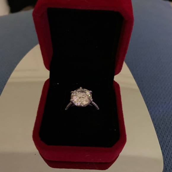 Moissanite Silver Ring with authenticity card included - Picture 5 of 6